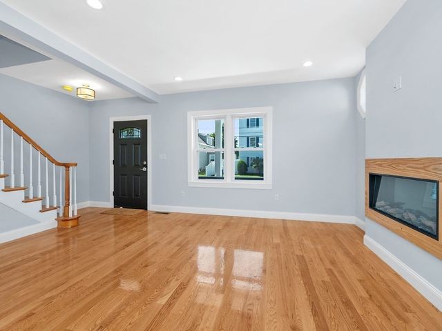 28 Ash Street 1, Waltham, MA 02453