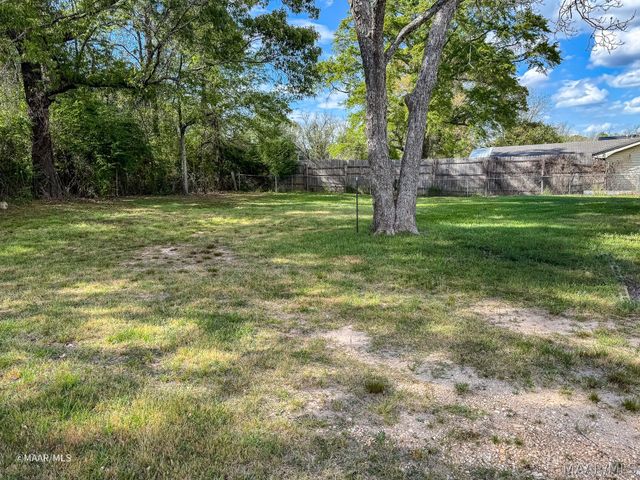 98 Poplar Street, Grove Hill, AL 36451