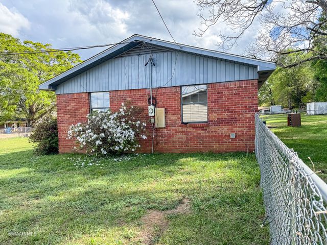 98 Poplar Street, Grove Hill, AL 36451