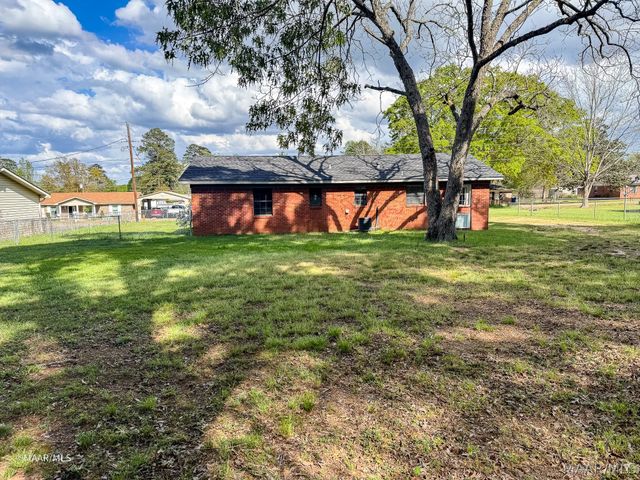 98 Poplar Street, Grove Hill, AL 36451