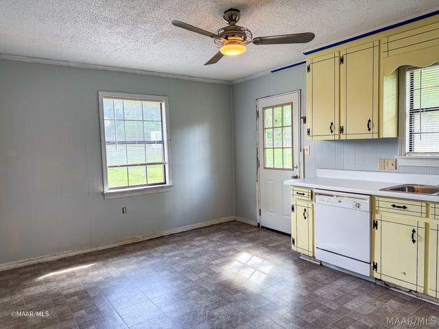 98 Poplar Street, Grove Hill, AL 36451