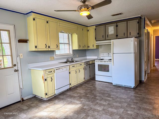 98 Poplar Street, Grove Hill, AL 36451