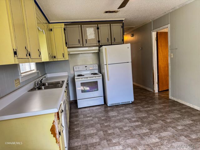 98 Poplar Street, Grove Hill, AL 36451