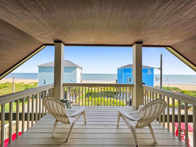 1967 Avenue J, Crystal Beach, TX 77650