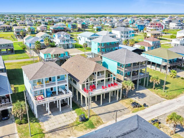 1967 Avenue J, Crystal Beach, TX 77650
