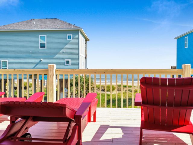 1967 Avenue J, Crystal Beach, TX 77650