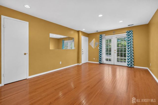 809 N Oaks Boulevard, North Brunswick, NJ 08902