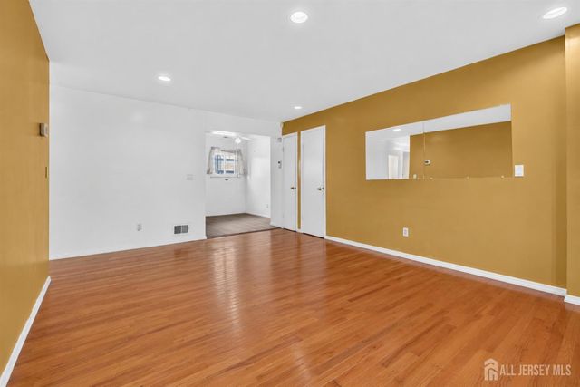 809 N Oaks Boulevard, North Brunswick, NJ 08902