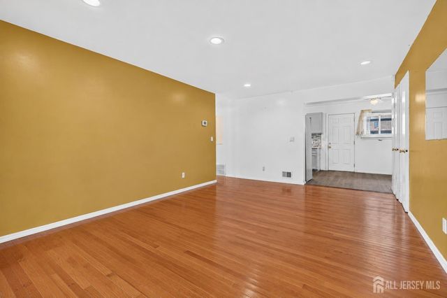 809 N Oaks Boulevard, North Brunswick, NJ 08902