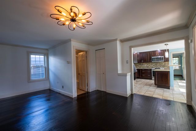 8 Old Manchester Road, Raymond, NH 03077