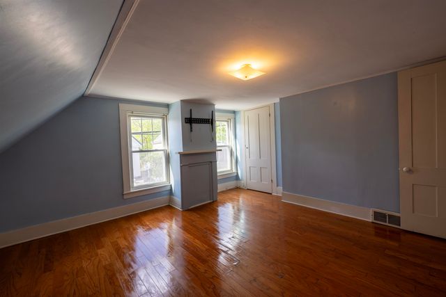 8 Old Manchester Road, Raymond, NH 03077
