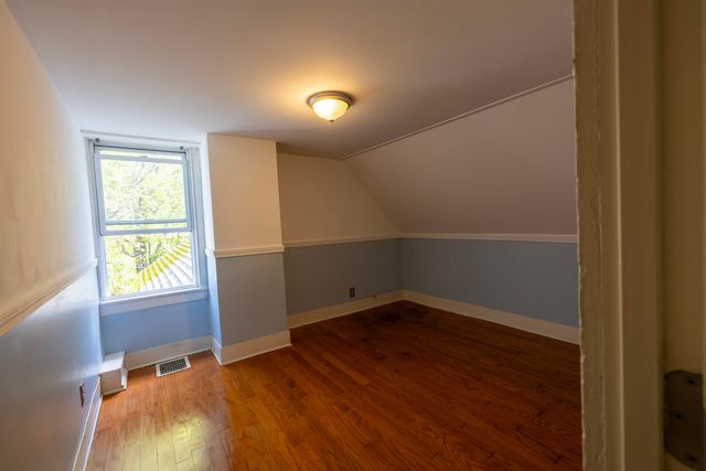 8 Old Manchester Road, Raymond, NH 03077