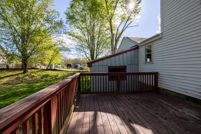 8 Old Manchester Road, Raymond, NH 03077
