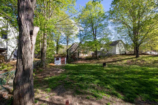 8 Old Manchester Road, Raymond, NH 03077