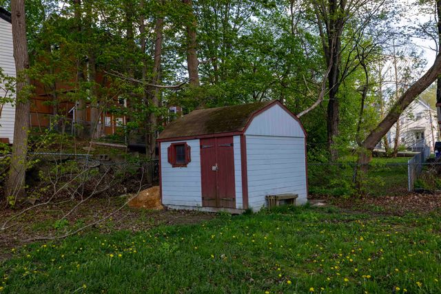 8 Old Manchester Road, Raymond, NH 03077