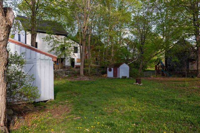 8 Old Manchester Road, Raymond, NH 03077