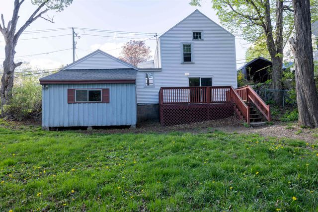 8 Old Manchester Road, Raymond, NH 03077