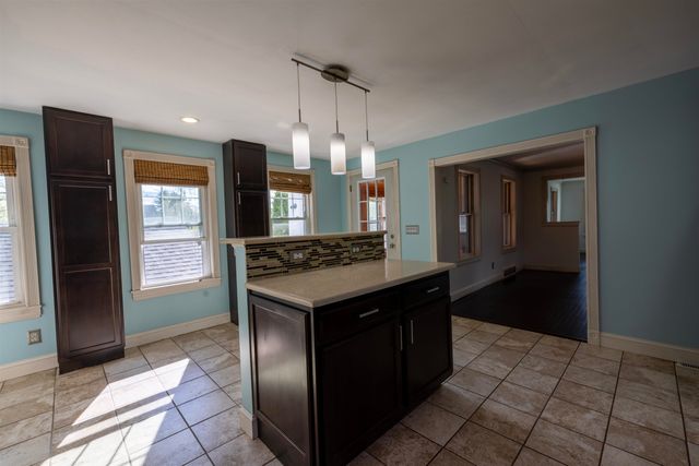 8 Old Manchester Road, Raymond, NH 03077