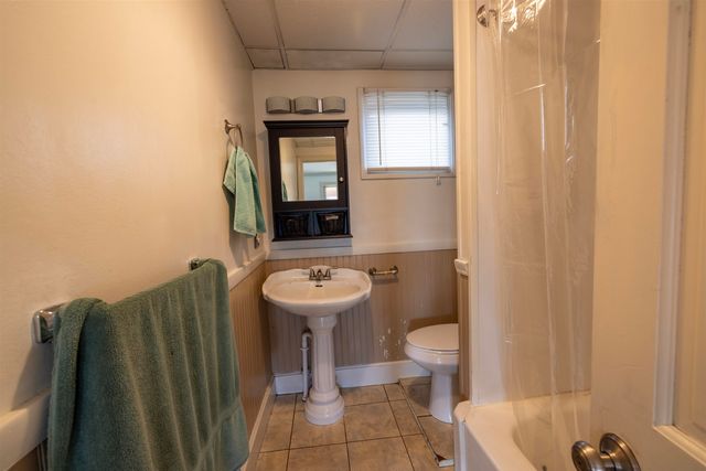 8 Old Manchester Road, Raymond, NH 03077