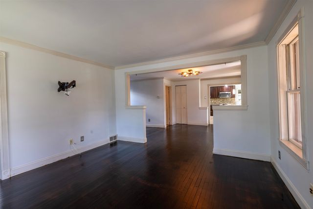8 Old Manchester Road, Raymond, NH 03077
