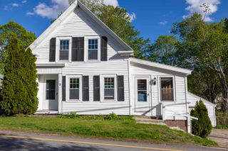 8 Old Manchester Road, Raymond, NH 03077