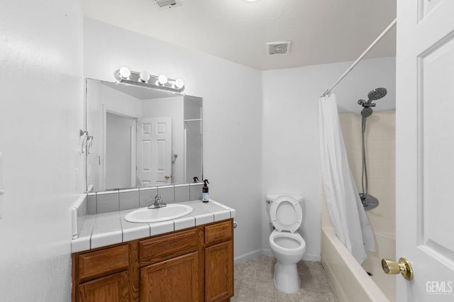 3817 Harris Road, Bakersfield, CA 93313