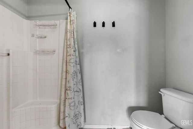 3817 Harris Road, Bakersfield, CA 93313