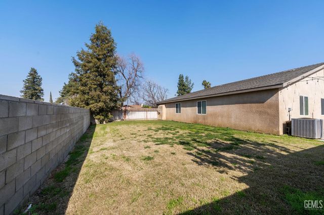 3817 Harris Road, Bakersfield, CA 93313