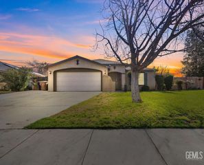3817 Harris Road, Bakersfield, CA 93313