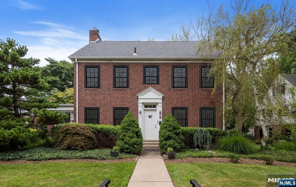 210 Spring Valley Avenue, Hackensack, NJ 07601