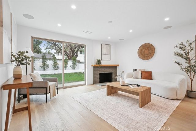 1147 Charleston, Costa Mesa, CA 92626