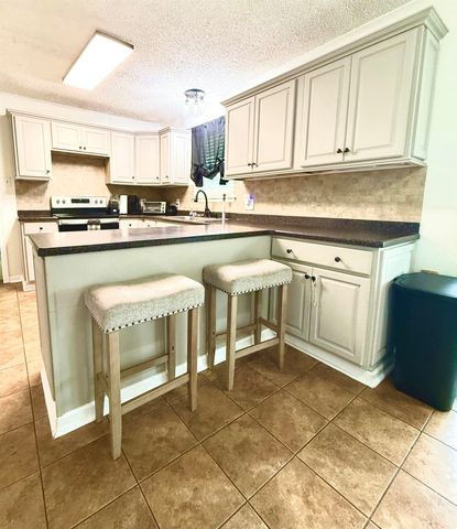 212 Aspen Dr, Houma, LA 70360