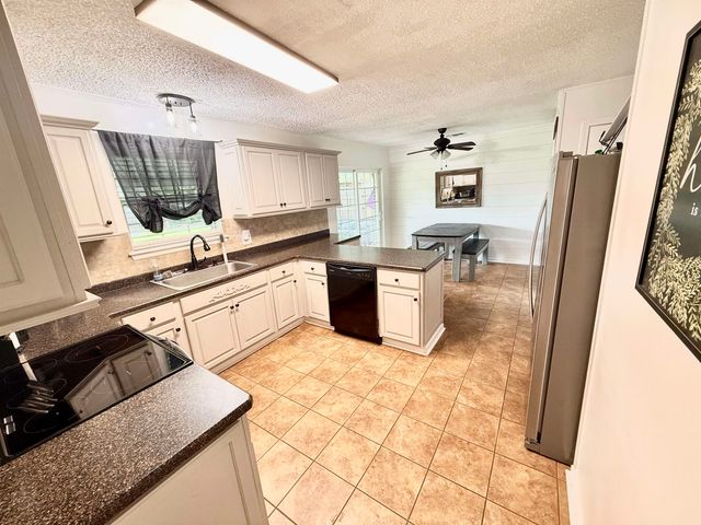 212 Aspen Dr, Houma, LA 70360