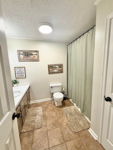 212 Aspen Dr, Houma, LA 70360