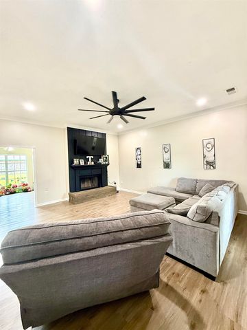 212 Aspen Dr, Houma, LA 70360