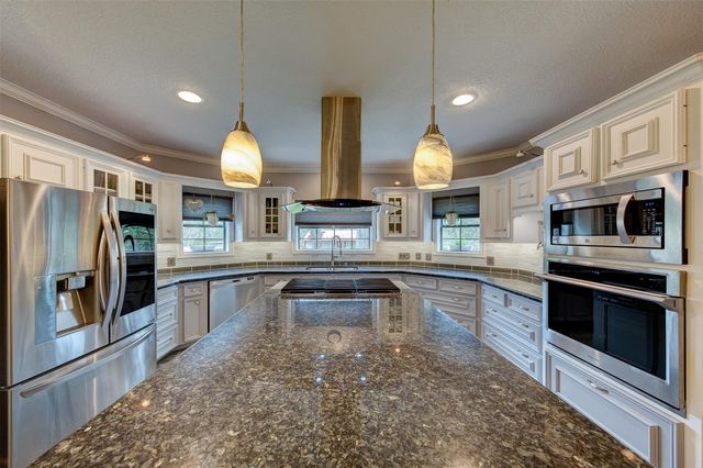 9520 El Chaco Drive, Baytown, TX 77521