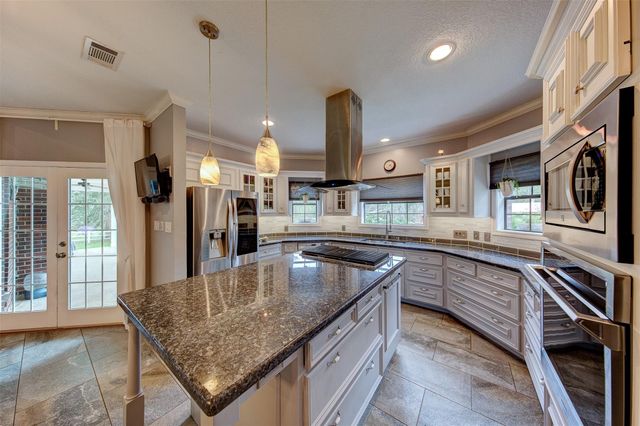 9520 El Chaco Drive, Baytown, TX 77521