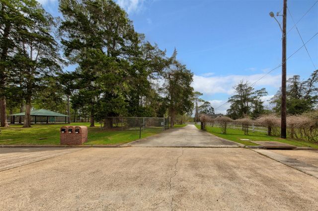 9520 El Chaco Drive, Baytown, TX 77521