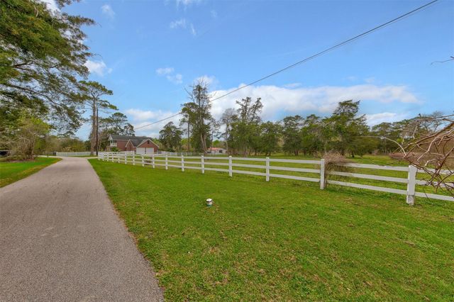 9520 El Chaco Drive, Baytown, TX 77521