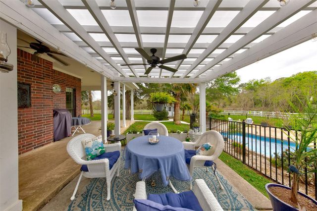 9520 El Chaco Drive, Baytown, TX 77521