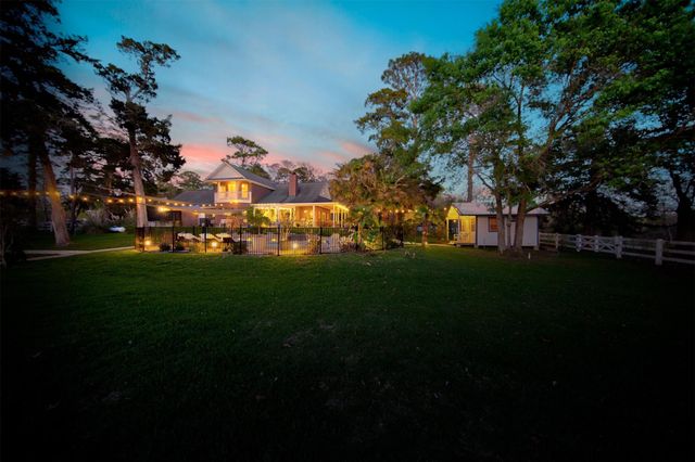 9520 El Chaco Drive, Baytown, TX 77521