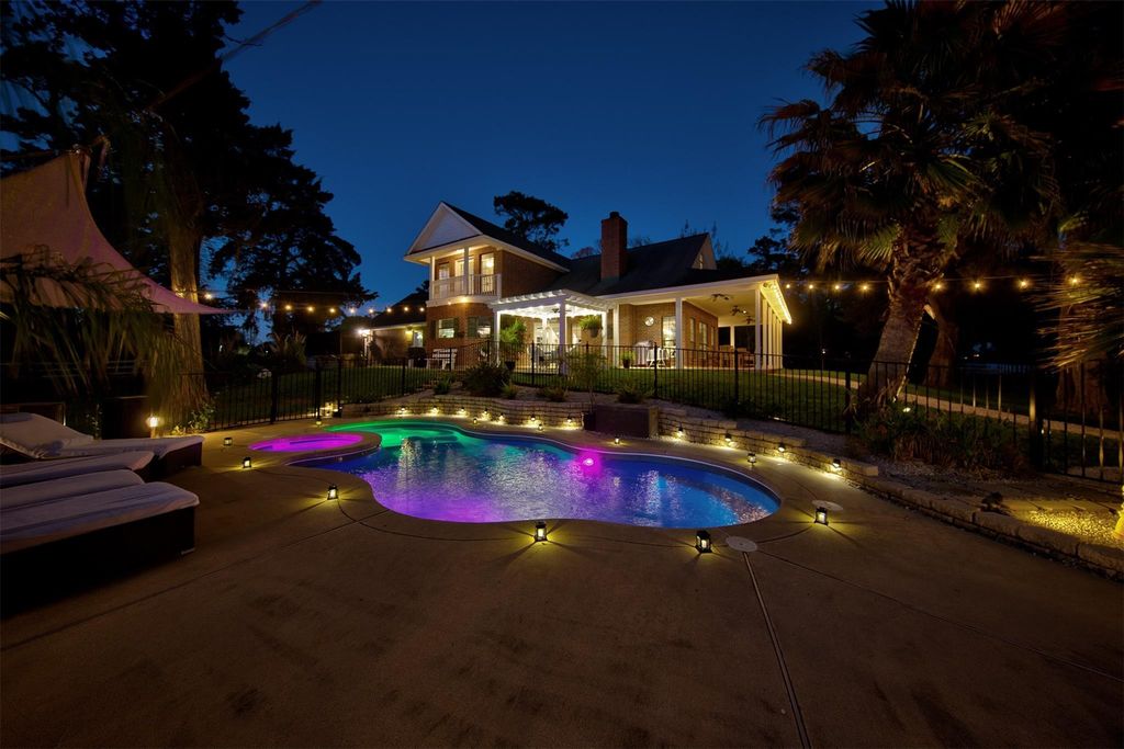 9520 El Chaco Drive, Baytown, TX 77521