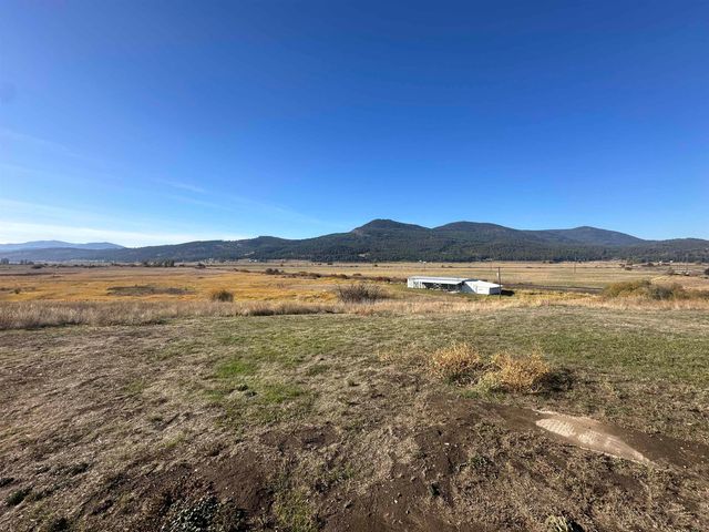 1060 S Main St, Cocolalla, WA 99114