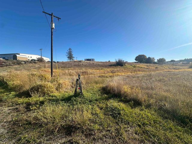 1060 S Main St, Cocolalla, WA 99114