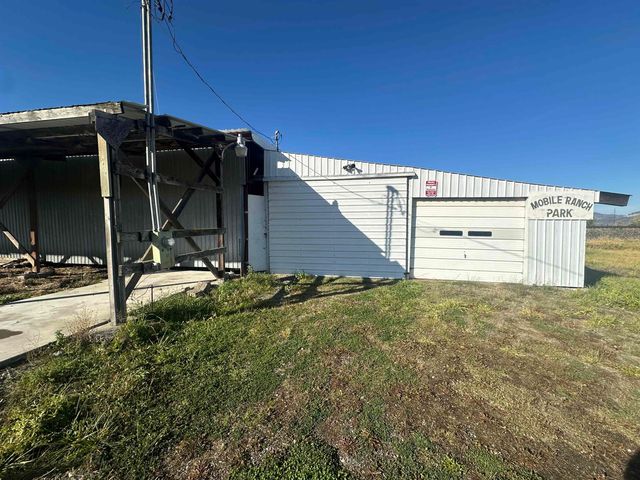 1060 S Main St, Cocolalla, WA 99114