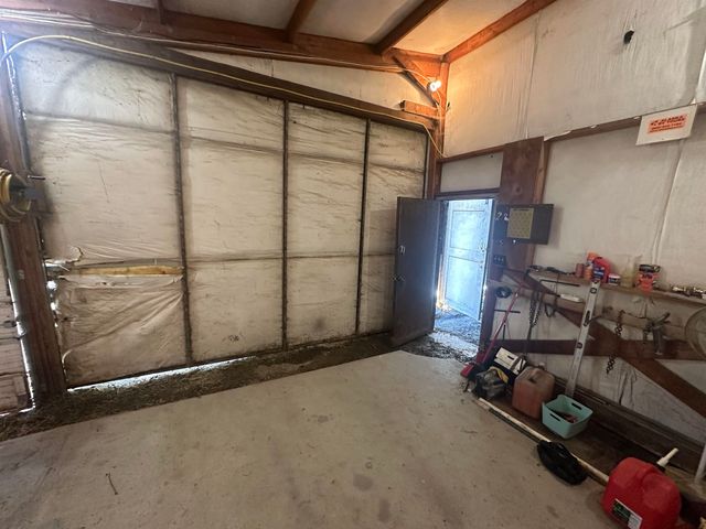 1060 S Main St, Cocolalla, WA 99114