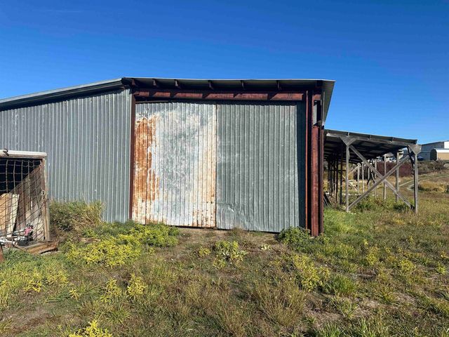 1060 S Main St, Cocolalla, WA 99114