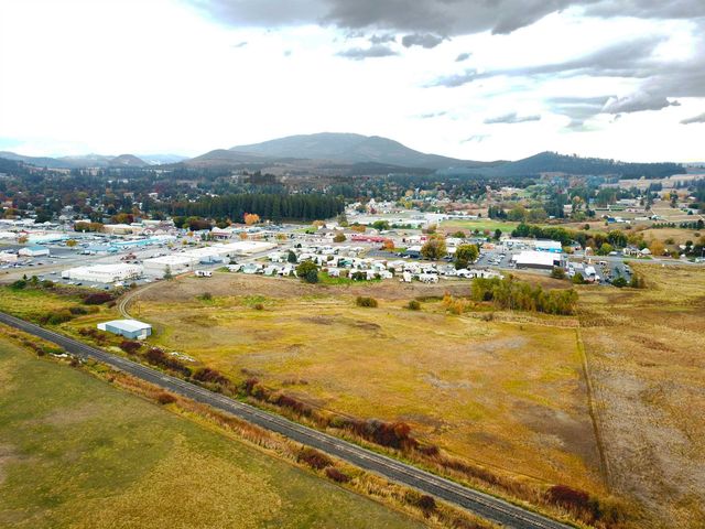 1060 S Main St, Cocolalla, WA 99114