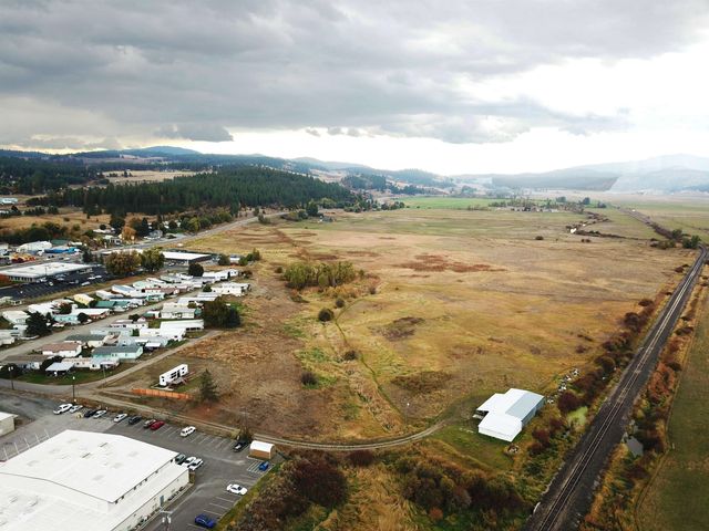 1060 S Main St, Cocolalla, WA 99114