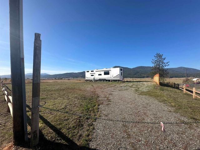 1060 S Main St, Cocolalla, WA 99114
